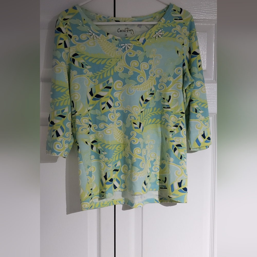 Coral Bay Size Medium Elegant Women's Top with Floral Design - Picture 2 of 6